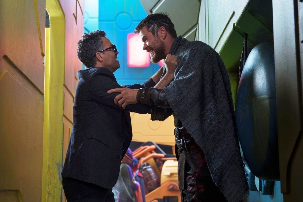 Mark Ruffalo stars as Bruce Banner/Hulk and Chris Hemsworth stars as Thor in Marvel Studios' Thor: Ragnarok (2017)
