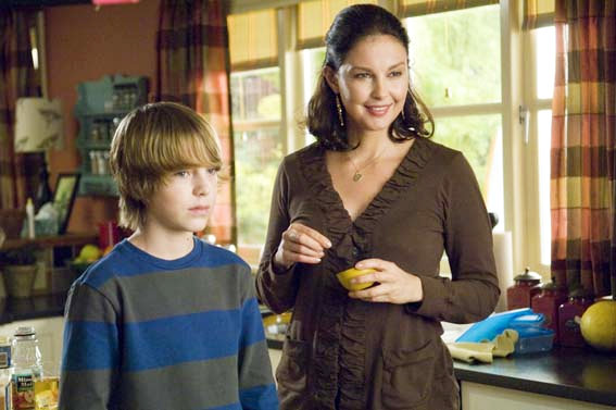 Chase Ellison (Randy) and Ashley Judd in The 20th Century Fox's Tooth Fairy (2010)