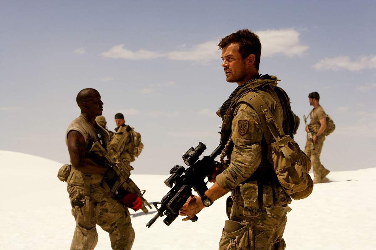 Josh Duhamel as Captain Lennox in DreamWorks' Transformers (2007)