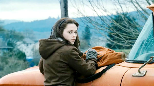 Kristen Stewart stars as Bella Swan in Summit Entertainment's Twilight (2008)