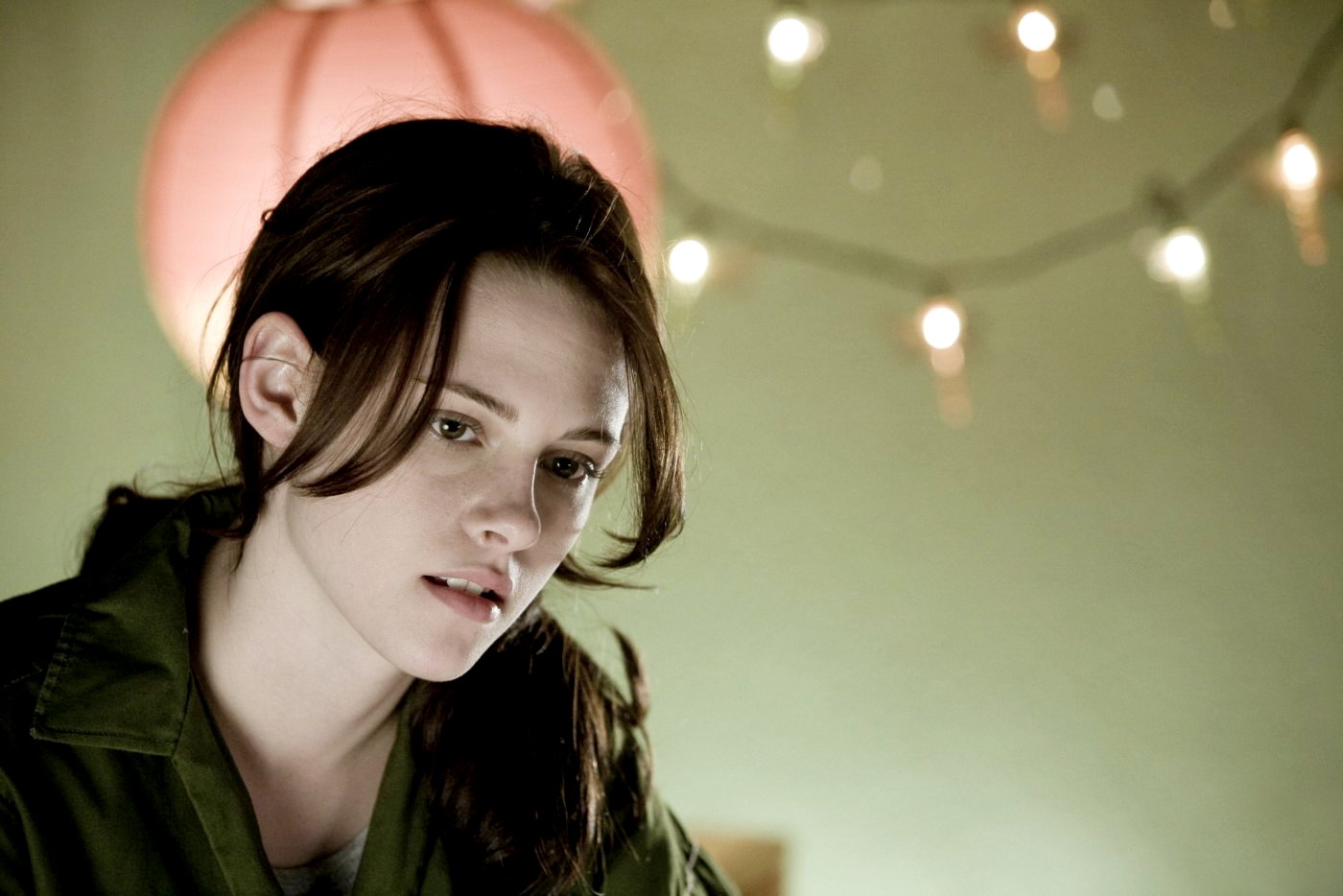 Kristen Stewart stars as Bella Swan in Summit Entertainment's Twilight (2008)