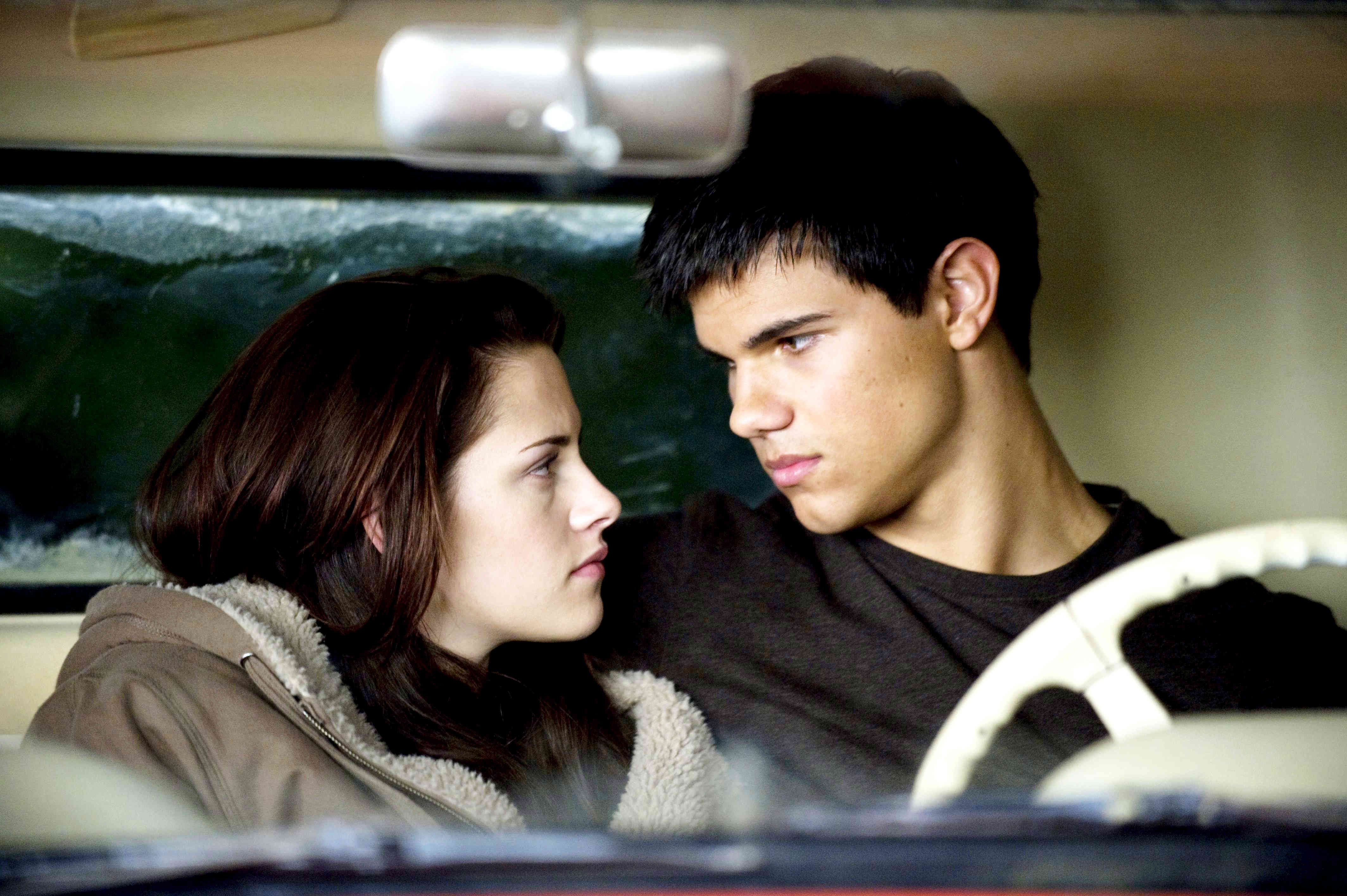 Kristen Stewart stars as Bella Swan and Taylor Lautner stars as Jacob Black in Summit Entertainment's The Twilight Saga's New Moon (2009)