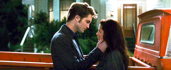 Robert Pattinson stars as Edward Cullen and Kristen Stewart stars as Bella Swan in Summit Entertainment's The Twilight Saga's New Moon (2009)