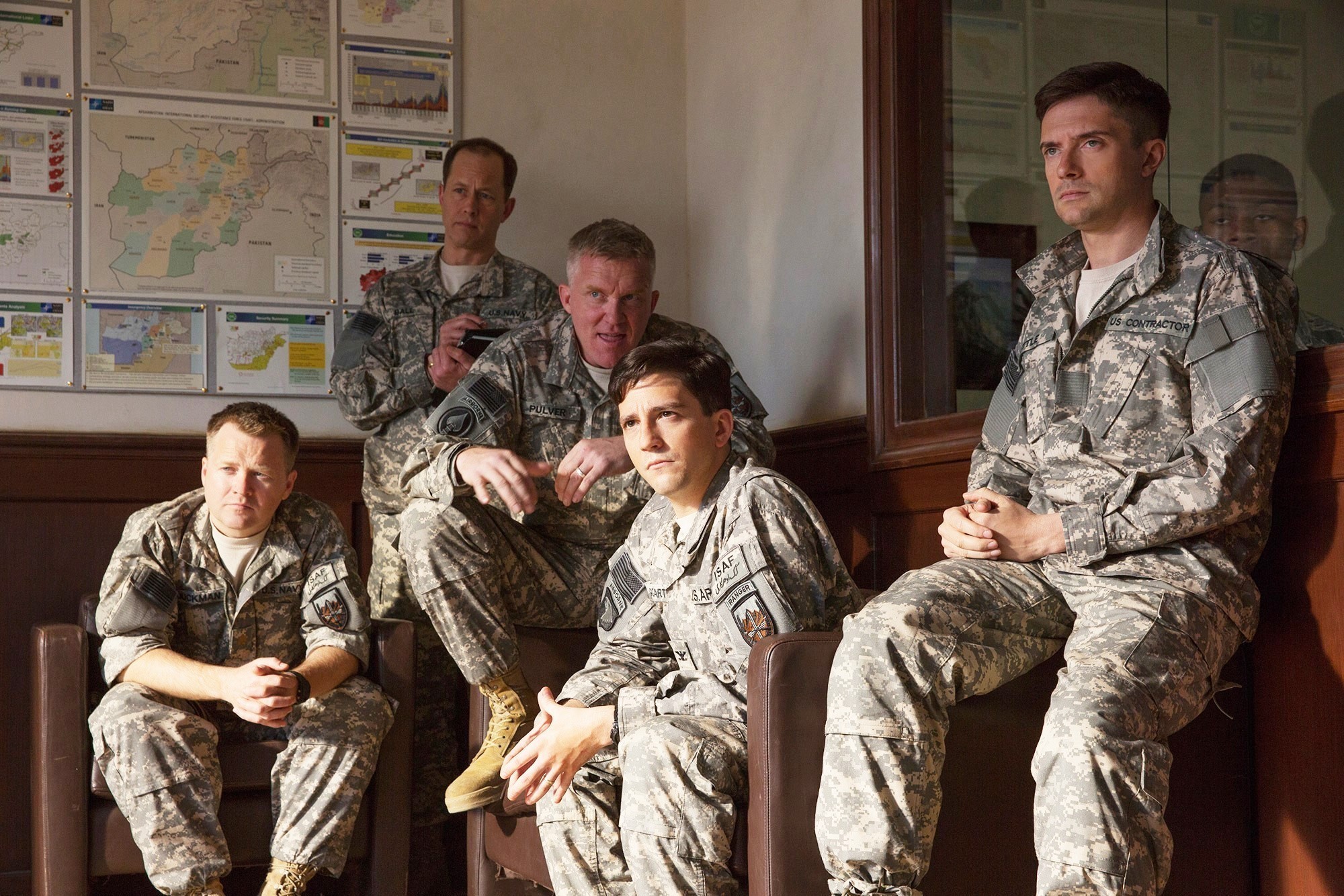 Anthony Hayes, Daniel Betts, Anthony Michael Hall, John Magaro and Topher Grace in Netflix's War Machine (2017)
