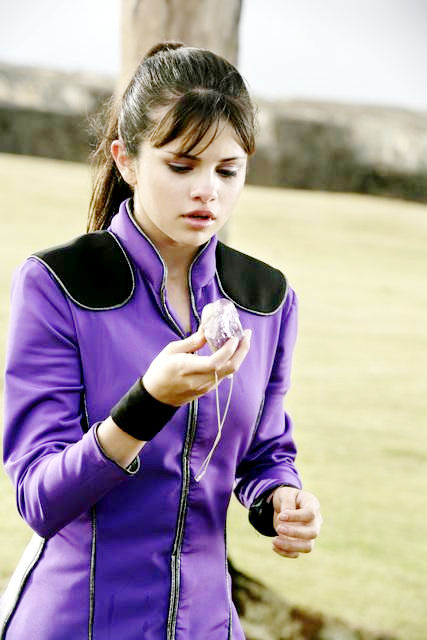 Selena Gomez On Wizards Of Waverly Place With Short Hair. selena gomez wizards of