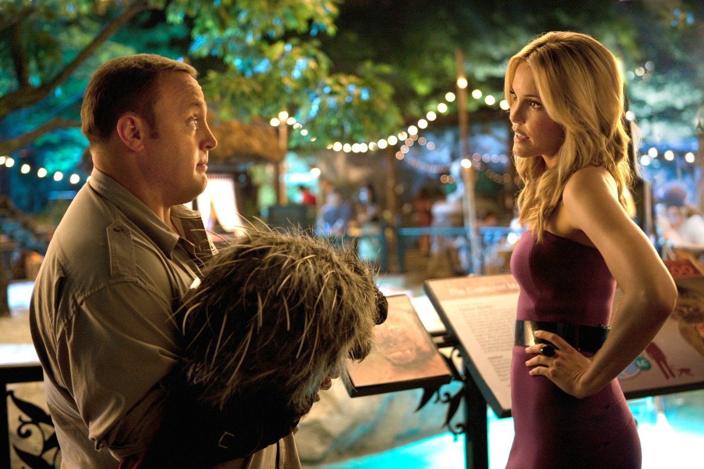 Kevin James stars as Griffin Keyes and Leslie Bibb stars as Stephanie in Columbia Pictures' Zookeeper (2011)