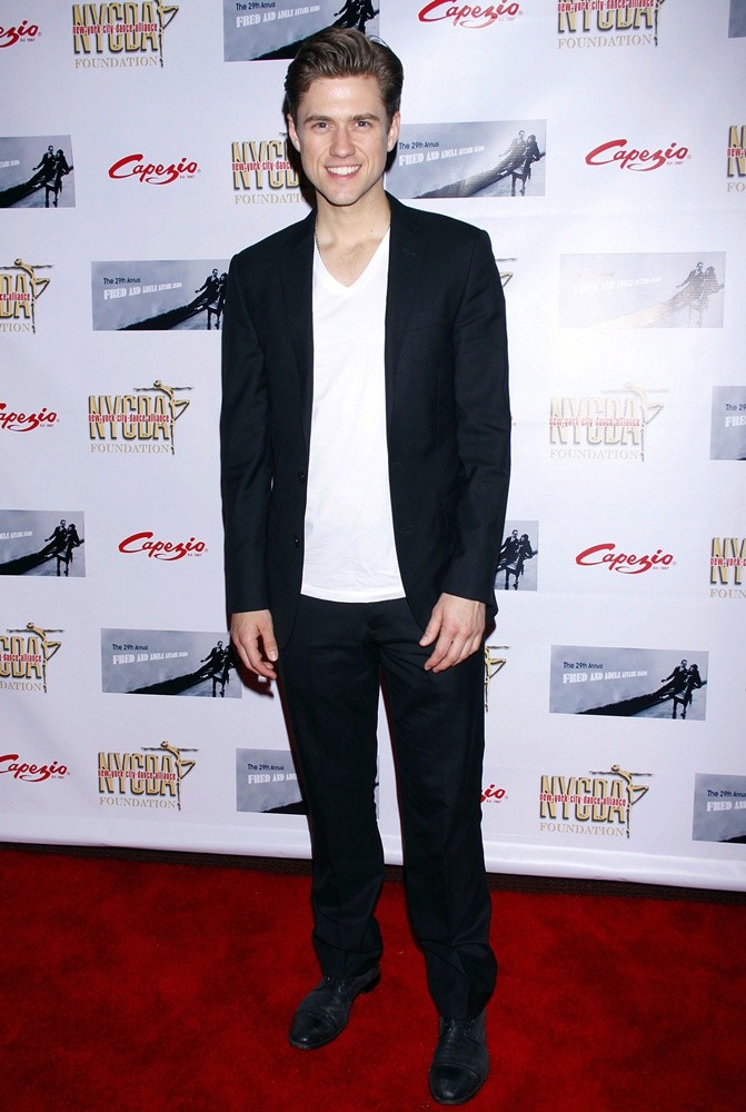Gossip Girl' Star Aaron Tveit C...