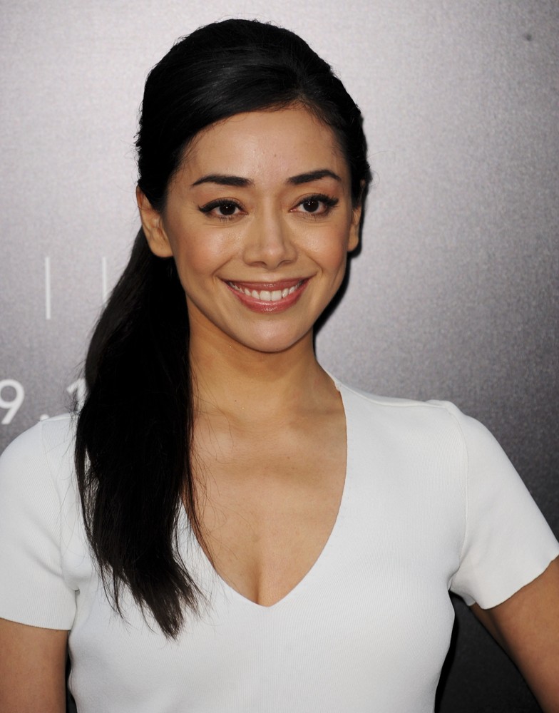 Aimee Garcia Picture 7 World Premiere of TriStar Pictures' Elysium