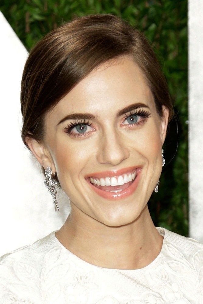 Allison Williams Picture 42 - 2013 Vanity Fair Oscar Party - Arrivals