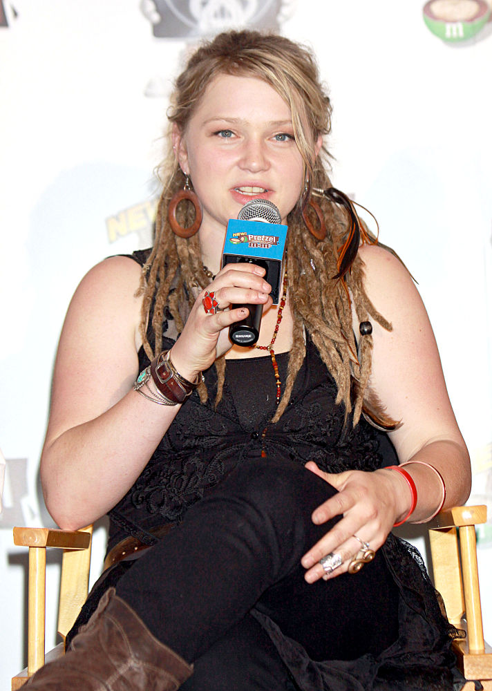 Crystal Bowersox Picture 8 A Press Conference After a Short