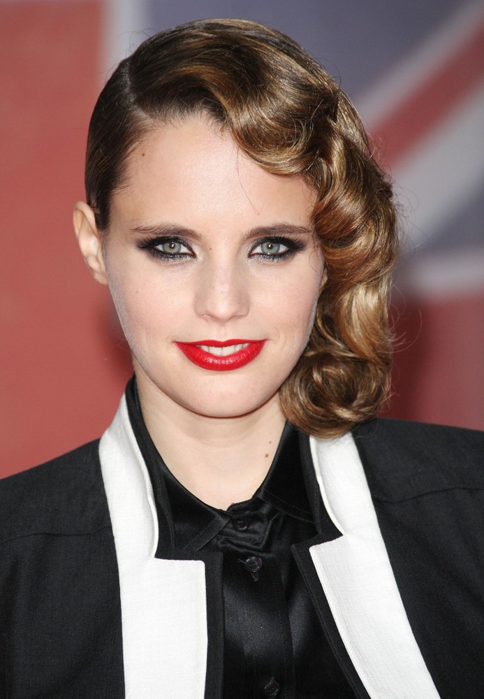 Anna Calvi Net Worth