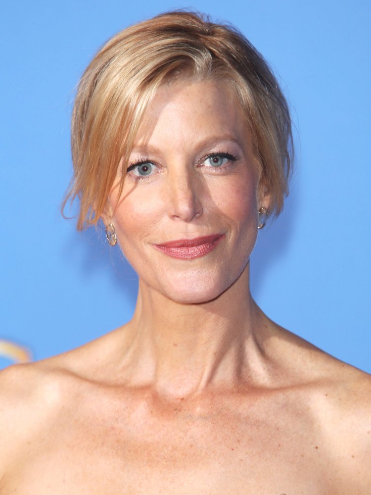 Anna Gunn Picture 48 71st Annual Golden Globes Press Room