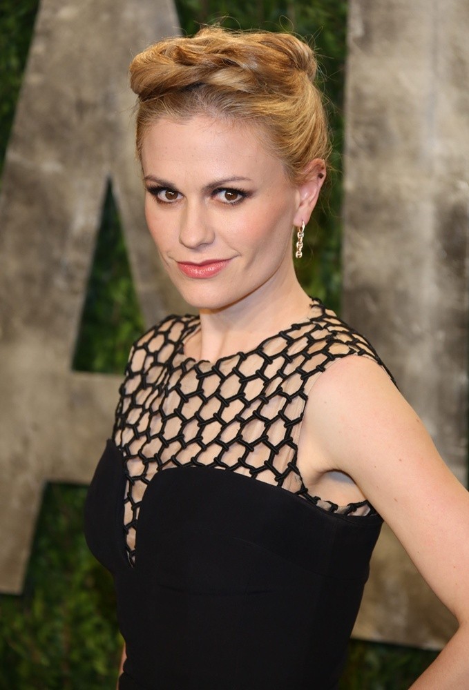 [Image: anna-paquin-2013-vanity-fair-oscar-party-02.jpg]