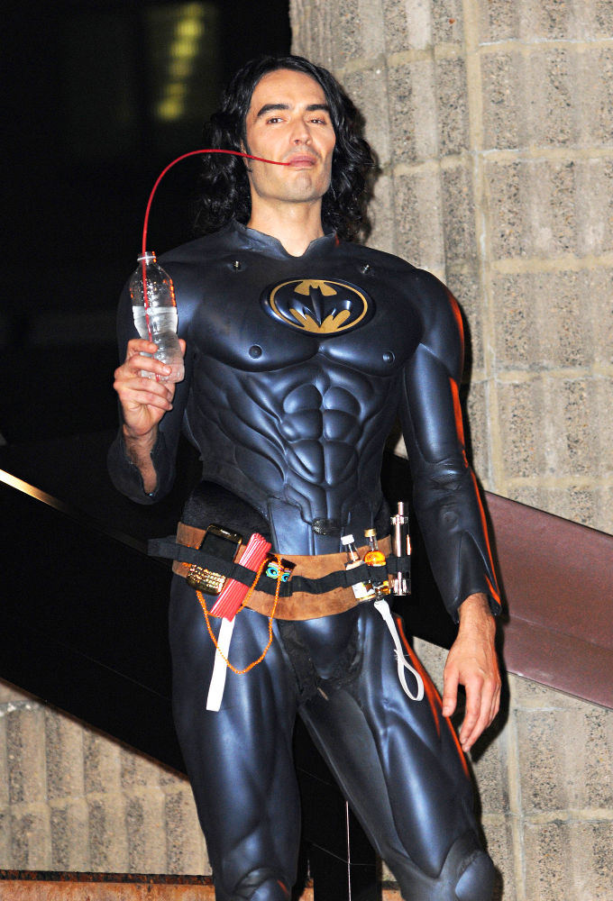 Greta Gerwig, Helen Mirren greta gerwig in arthur. Greta Gerwig, Helen Mirren