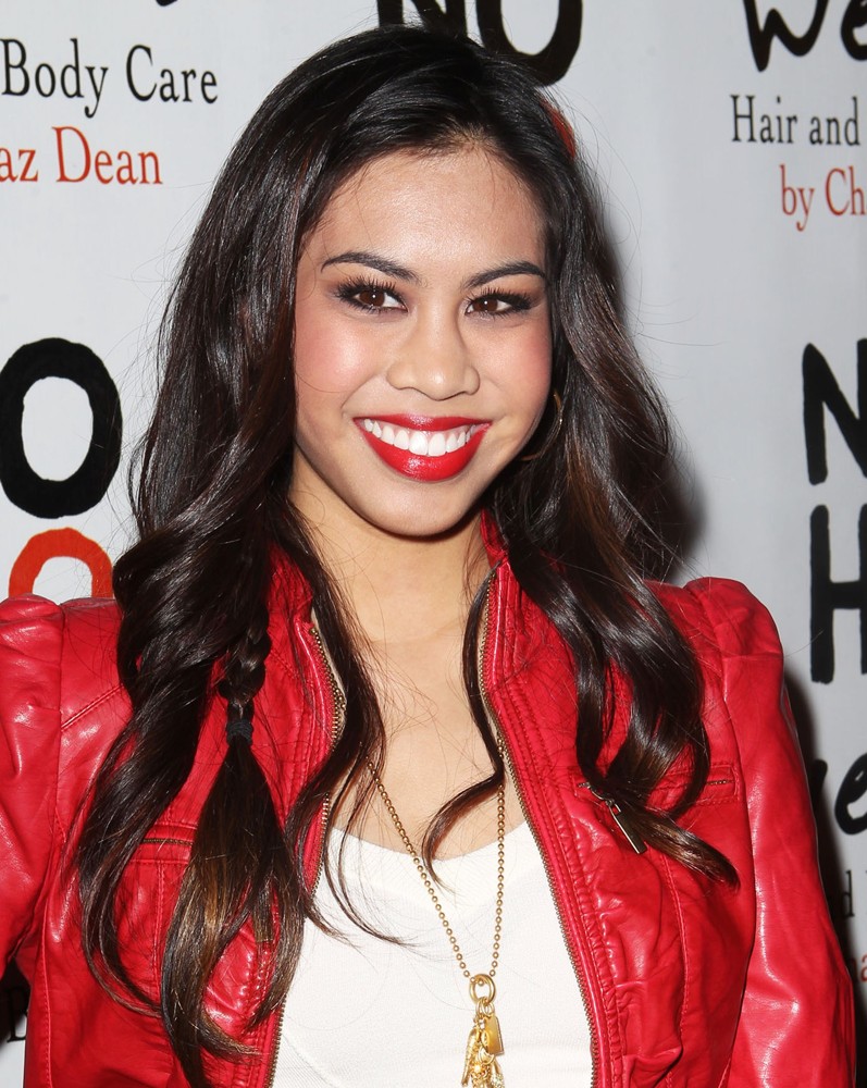 Download this Ashley Argota Picture picture