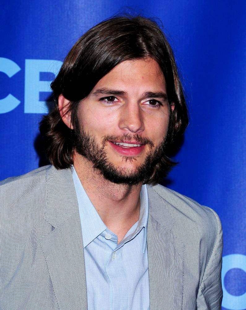 http://www.aceshowbiz.com/images/wennpic/ashton-kutcher-2011-cbs-upfront-01.jpg