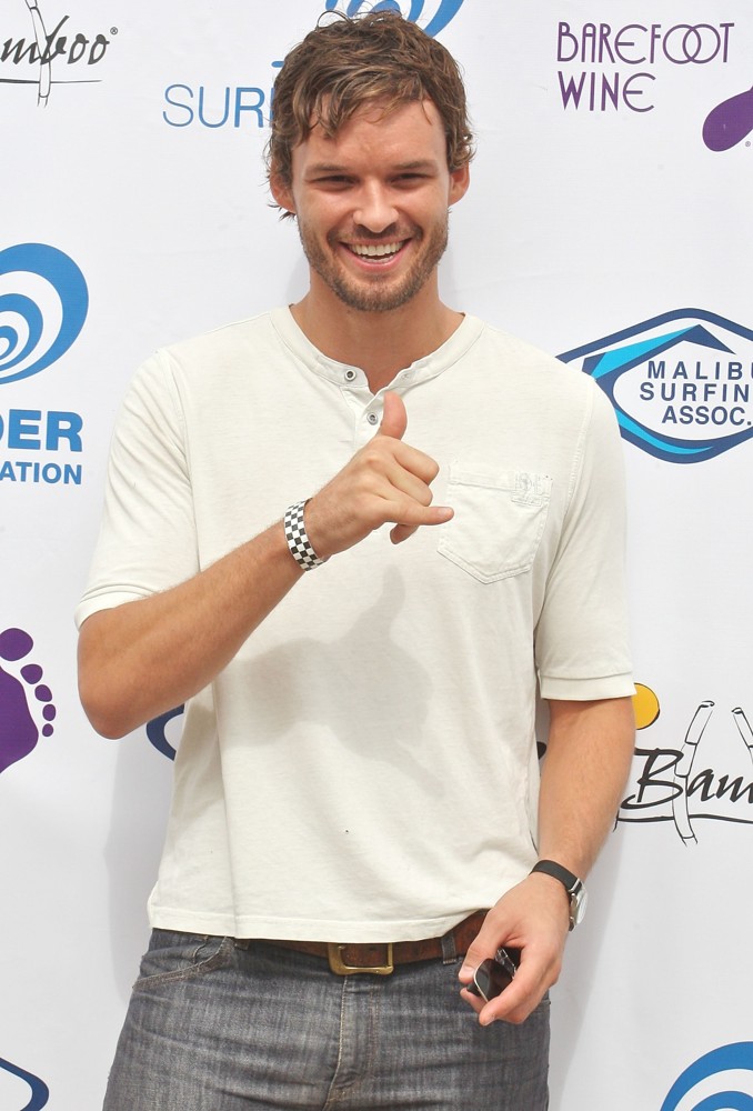 Austin Nichols 2018: Haircut, Beard, Eyes, Weight, Measurements