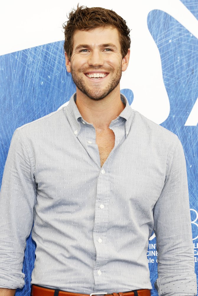Austin Stowell Picture 16 73rd Venice Film Festival In Dubious