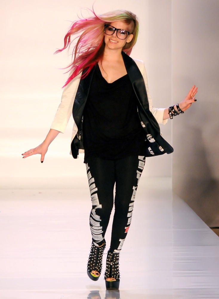 http://www.aceshowbiz.com/images/wennpic/avril-lavigne-mercedes-benz-new-york-fashion-week-spring-summer-2013-03.jpg