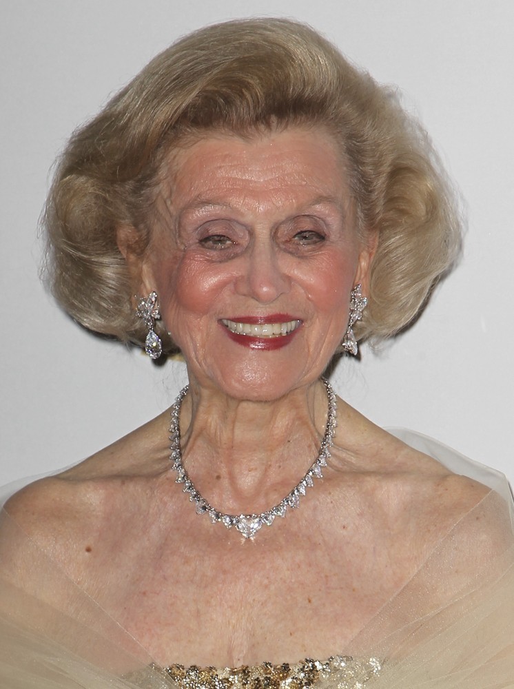 Barbara Davis net worth salary