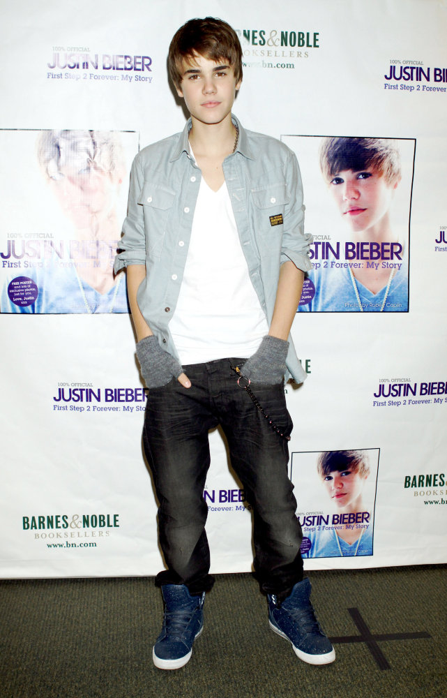 bieber book like facebook. Justin Bieber