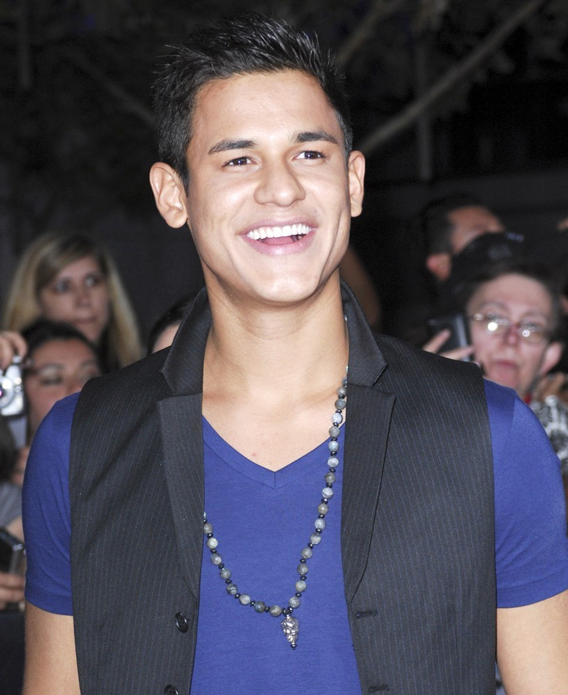 Bronson Pelletier - Images Colection
