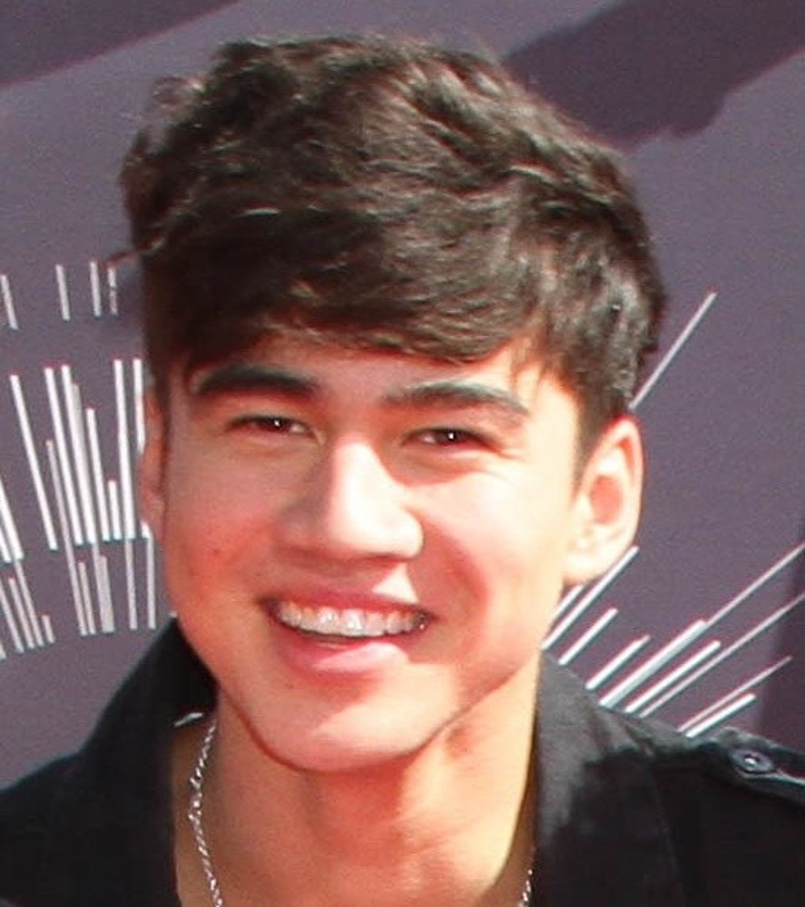Calum Hood Net Worth