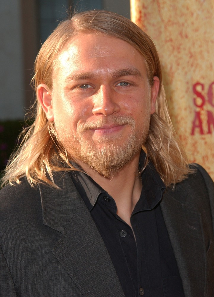 charlie-hunnam-premiere-sons-of-anarchy-