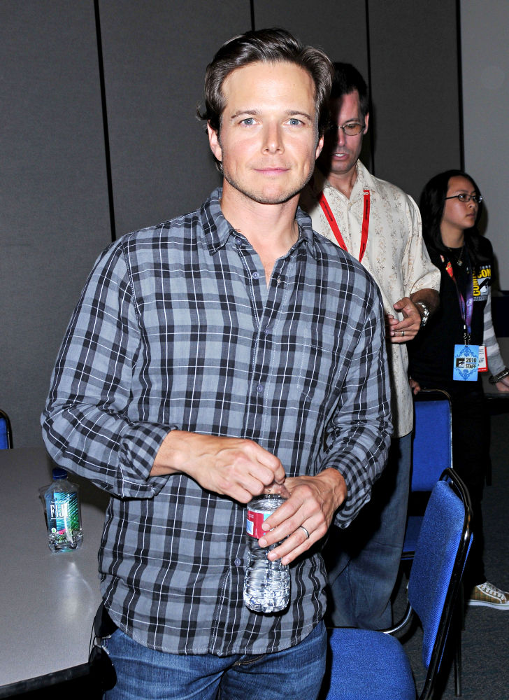 Comic-Con 2010 - Day 3 - 'V' Press Conference