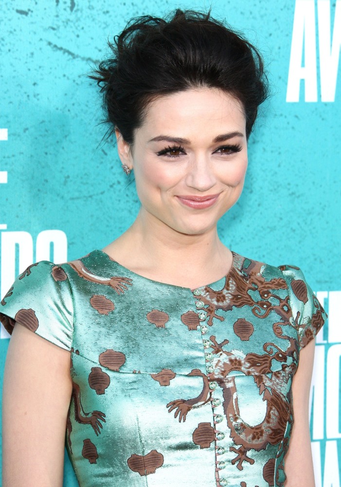 Crystal Reed Picture 17