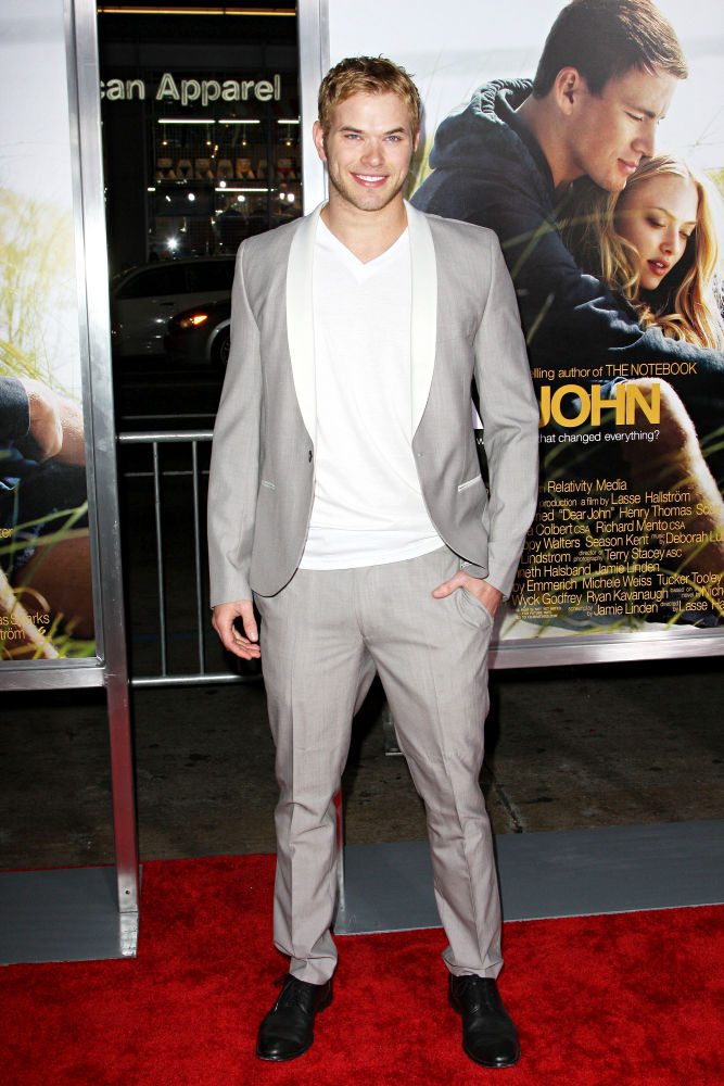 The Los Angeles Premiere of 'Dear John' - Arrivals