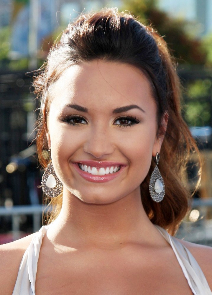 Demi Lovato 2011 Do Something Awards Arrivals