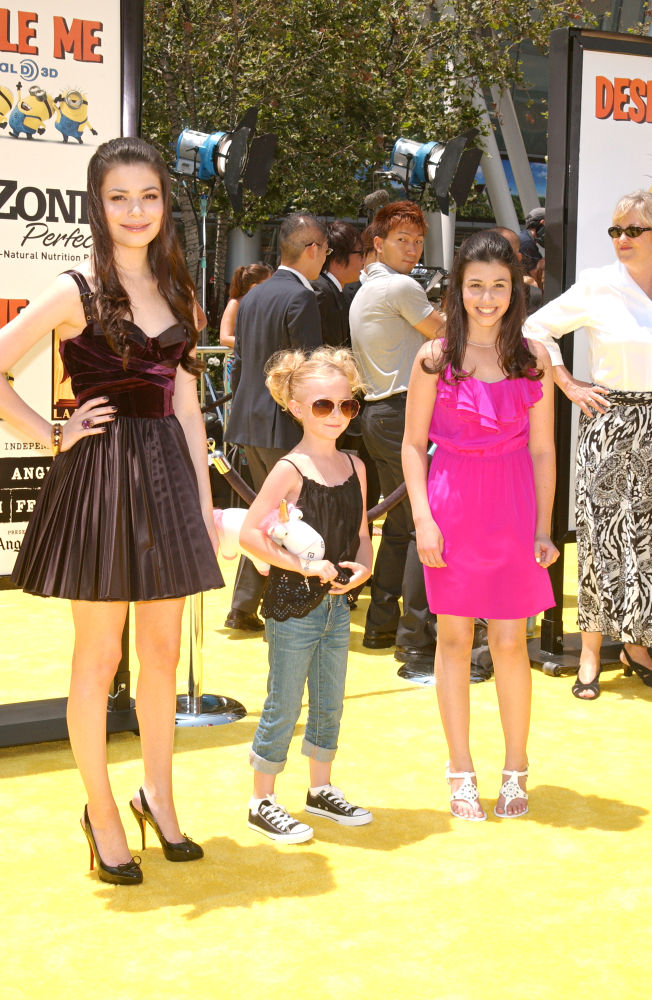 Los Angeles Premiere Of Universal Pictures' "Despicable Me" - Arrivals