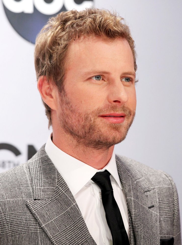 Dierks Bentley stuns CMA Music Fest with surprise guest