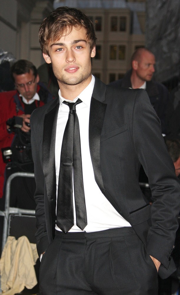 Douglas Booth - Picture Colection
