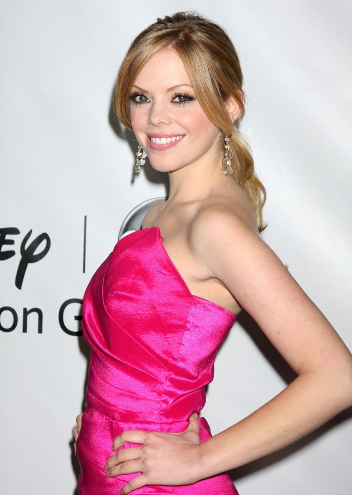 Dreama Walker Net Worth