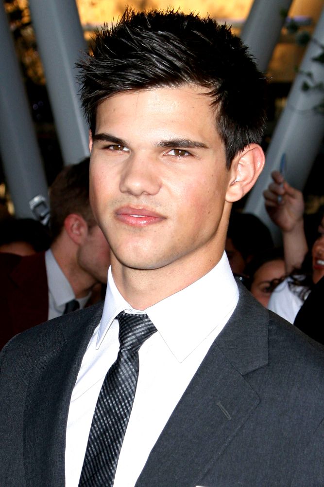 Taylor Lautner Shocked After Learning Fan Tattooed His Autograph on Her 