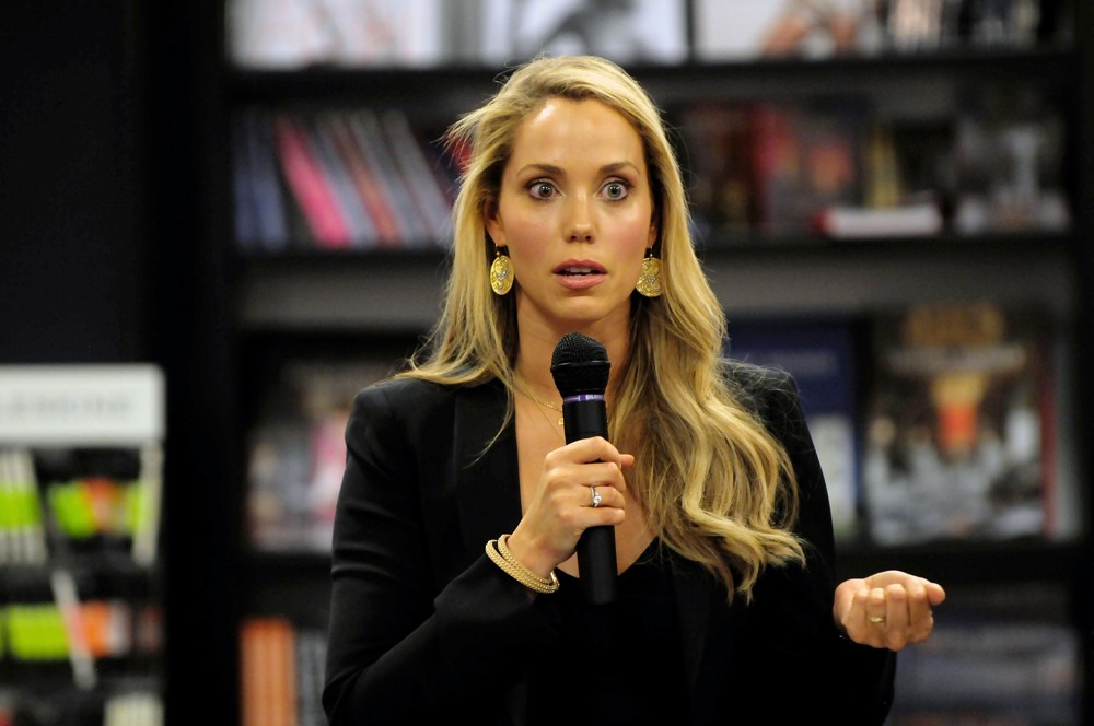 elizabeth-berkley-signs-copies-ask-elizabeth-04.jpg