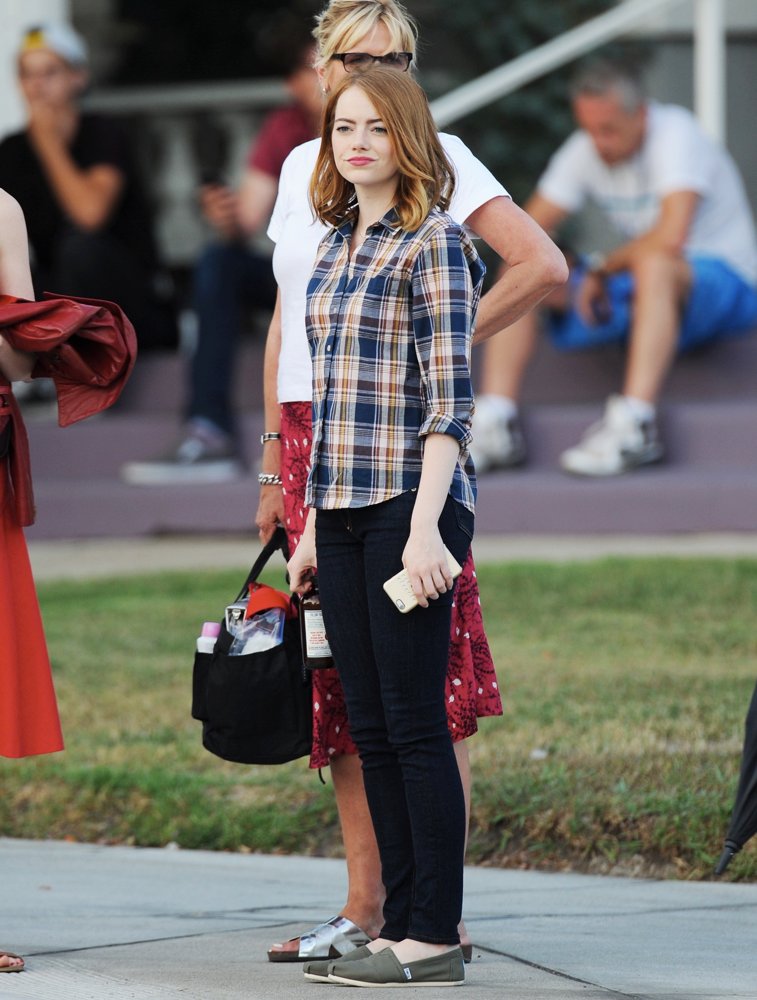 emma-stone-on-the-set-of-la-la-land-01.jpg