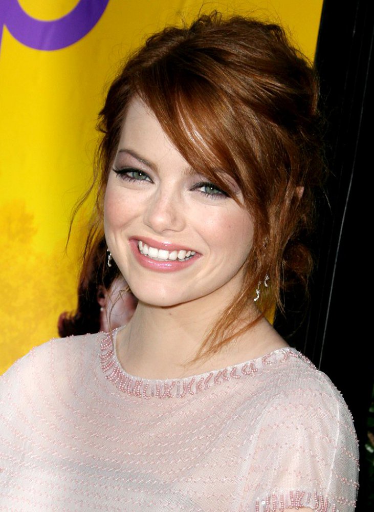 http://www.aceshowbiz.com/images/wennpic/emma-stone-premiere-the-help-01.jpg