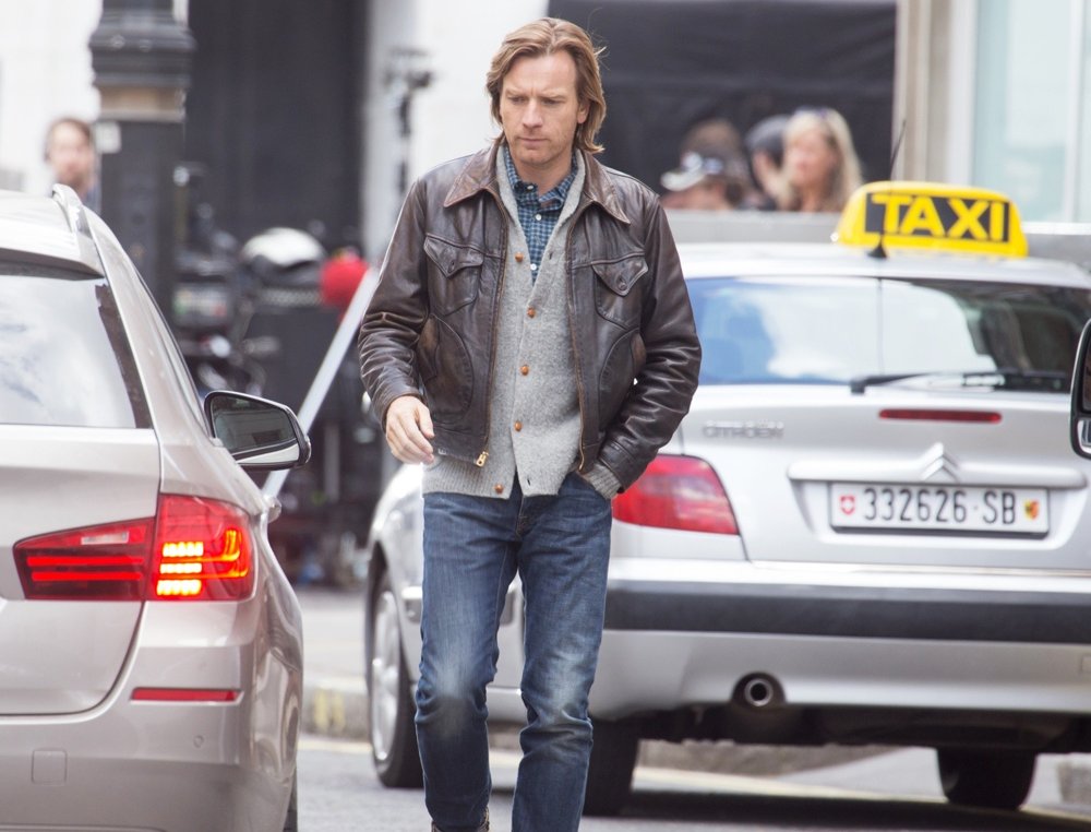 ewan-mcgregor-films-scenes-for-our-kind-of-traitor-02 Christoph Waltz