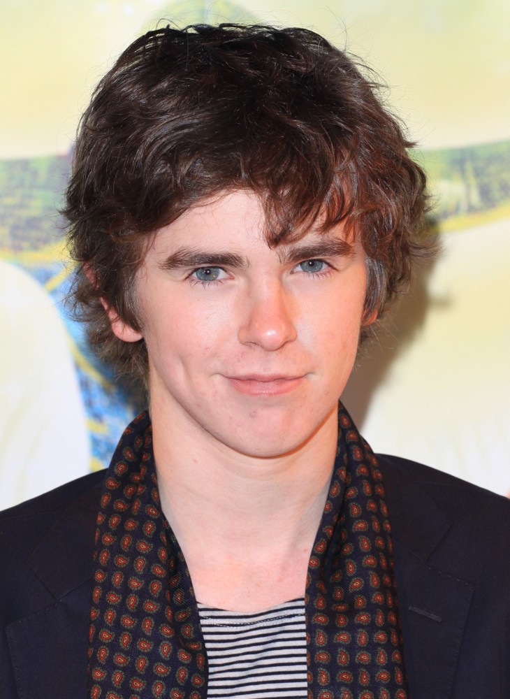 http://www.aceshowbiz.com/images/wennpic/freddie-highmore-uk-premiere-cirque-du-soleil-totem-01.jpg