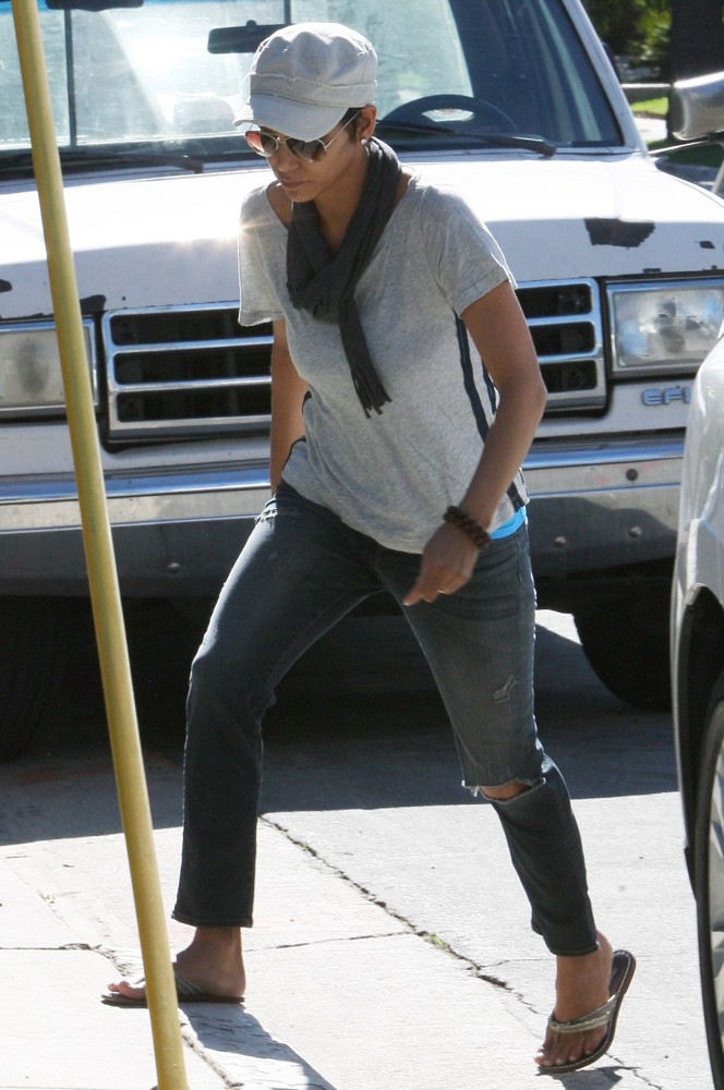 Halle Berry Fingers