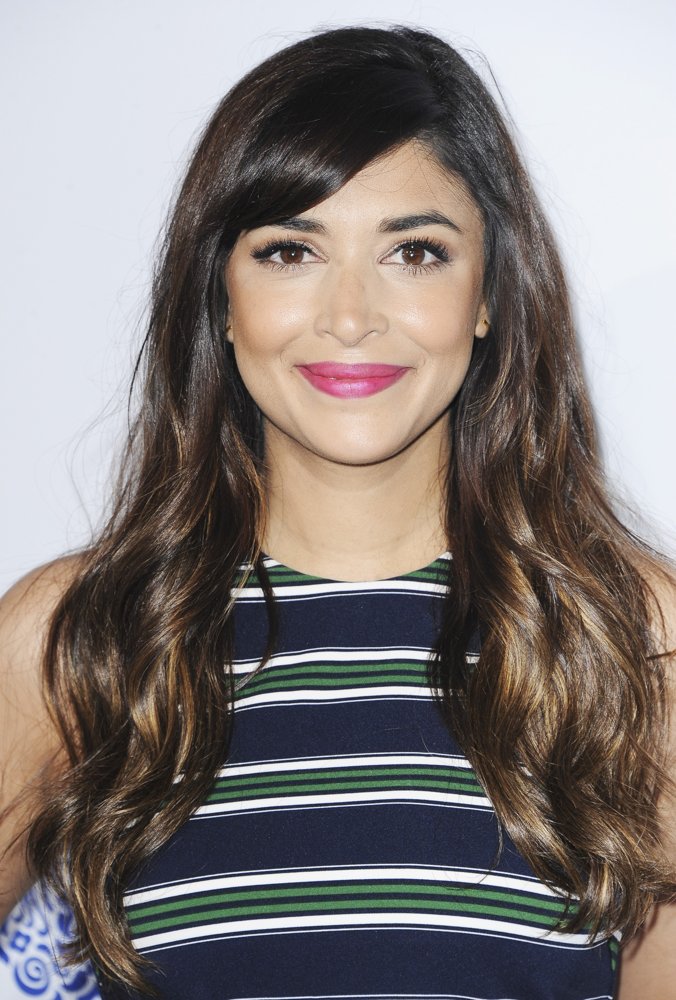 Hannah Simone Picture 48 - We Day California 2016 - Arrivals
