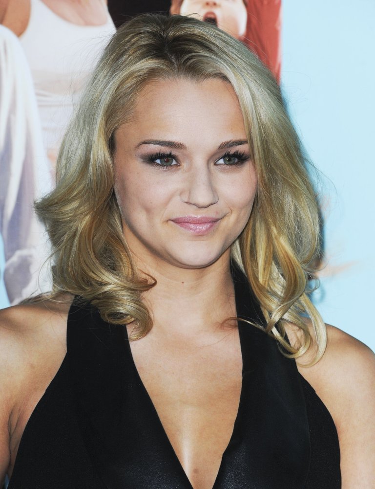 Hunter King Picture 7 Premiere of Focus Features' Wish I Was Here