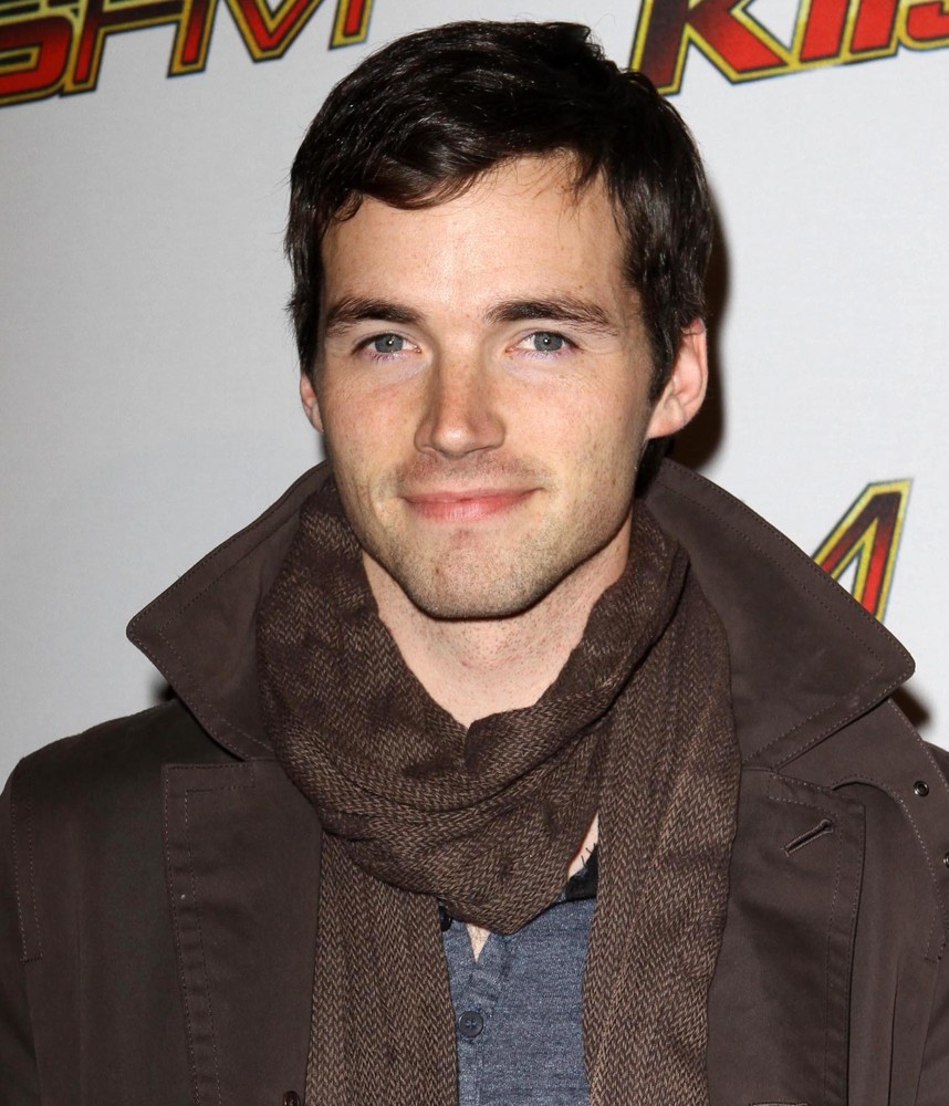 Ian Harding - Wallpaper Gallery