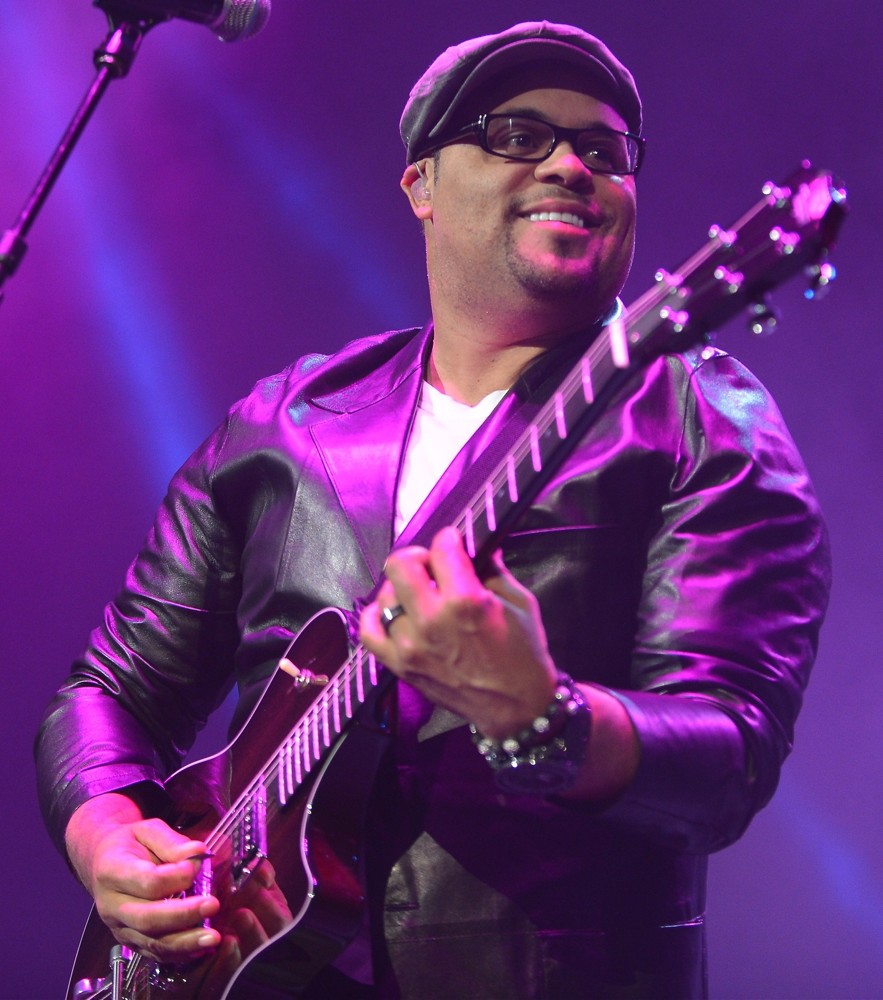 ISRAEL HOUGHTON Tour Dates 2016 2017 concert images & videos