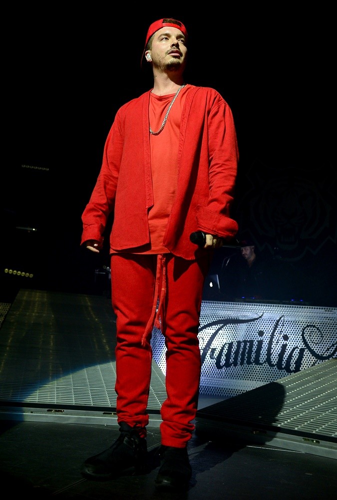 j balvin events j balvin picture 8 j balvin performing live on stage j balvin events j balvin picture 8 j balvin performing live on stage