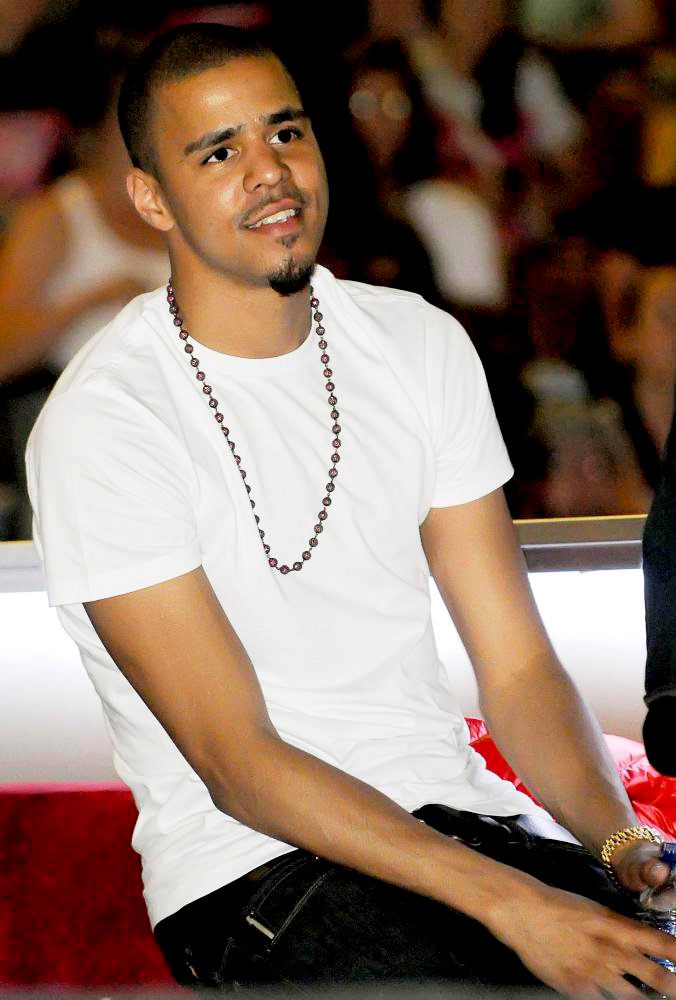 j-cole-rihanna-s-loud-tour-concert01.jpg