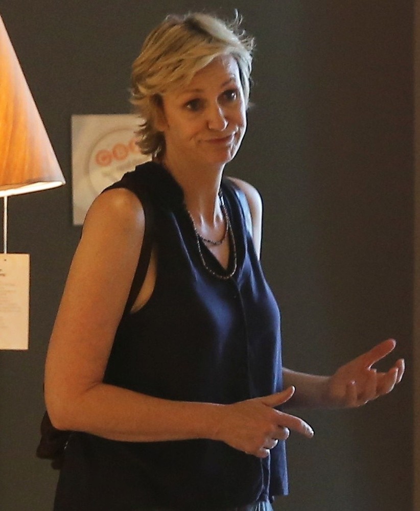 Jane Lynch Picture 160 - Jane Lynch Spotted Shopping at A Furniture Store
